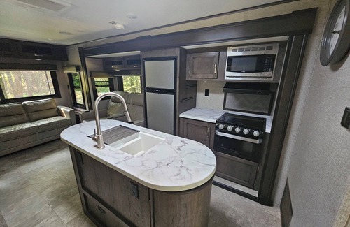Clark Fork Casa | Enjoyable RV with AC, heat, water, in charming Clark Fork. Pet friendly.