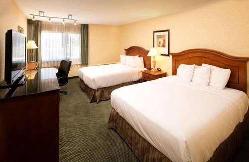 Wenatchee Hotel | Enjoyable Stay! 4 Pet-friendly Units with Free Parking, Outdoor Pool!