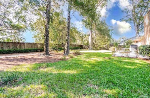 Northeast Pensacola Casa | Enjoying luxury master bed room with private hot spa bath tub, walking closet