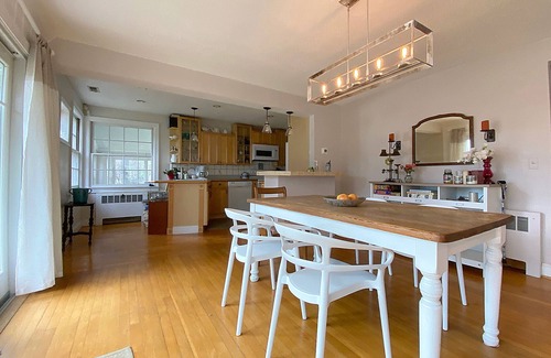 Norfolk Casa | Enjoys Sunsets on the Creek from our Vintage Cottage tucked away near BAY & Base
