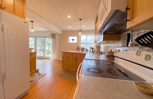 Norfolk Casa | Enjoys Sunsets on the Creek from our Vintage Cottage tucked away near BAY & Base