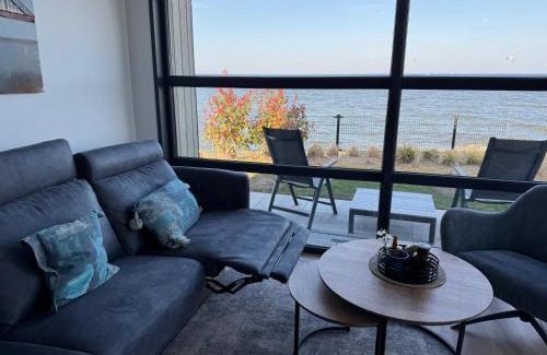 Enkhuizen Casa | Enkhuizer Strand Chalet IJsselmeerstrand Erste Reihe mit Zaun Hausnr 204