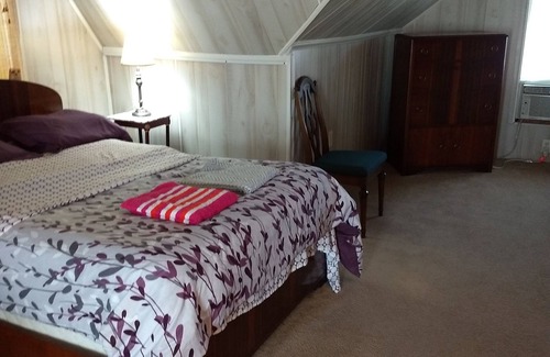 Enola Apartamento | Estudio ático grande con baño privado y cocina en Enola; 10 minutos del Capitolio