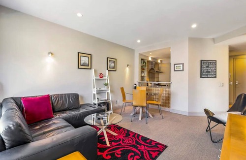 Auckland Central Business District Casa | Enormous One Bedroom Beauty In Cbd! Free Parking