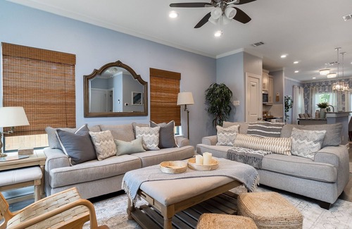 West Dallas Casa | Enormous Large Group Hotel with 2 Beds / Room
