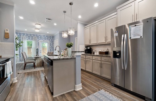 West Dallas Casa | Enormous Large Group Hotel with 2 Beds / Room