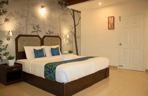 Kumily Hotel | Enroute Thekkady