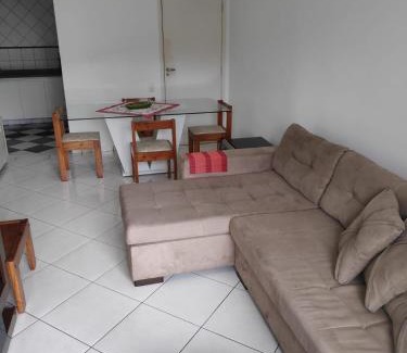 Jardim Ana Maria Apartamento | Enseada- 400m Aquário. Apt espaçoso e aconchegante