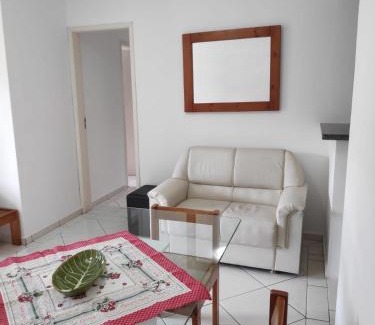 Jardim Ana Maria Apartamento | Enseada- 400m Aquário. Apt espaçoso e aconchegante