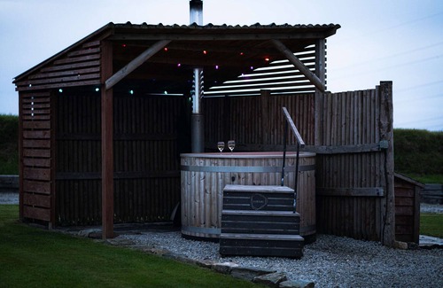 Camelford Cabina | Estándar-Hot Tub-Cabaña-Baño con ducha