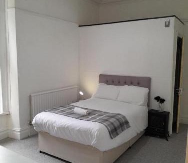 Sketty Casa | Ensuite room near Singleton Hospital, beach 8