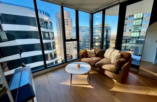 Box Hill Casa | Ensuite Room with Unbeatable Amenities & Prime Box Hill Location in 2B2B Apartment
