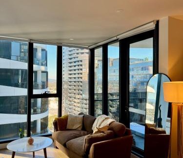Box Hill Casa | Ensuite Room with Unbeatable Amenities & Prime Box Hill Location in 2B2B Apartment