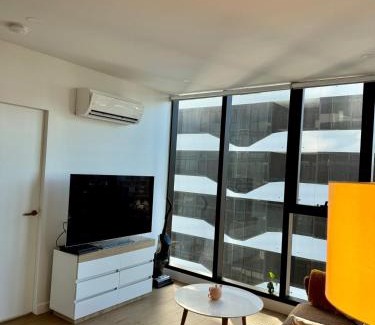 Box Hill Casa | Ensuite Room with Unbeatable Amenities & Prime Box Hill Location in 2B2B Apartment