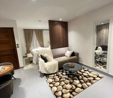 Madina Apartamento | Ensuite studios luxury apartment Pool and balcony