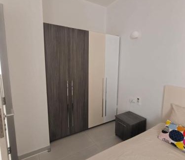 Pembroke Casa | Ensuite Twin Room with Laundry in Pembroke