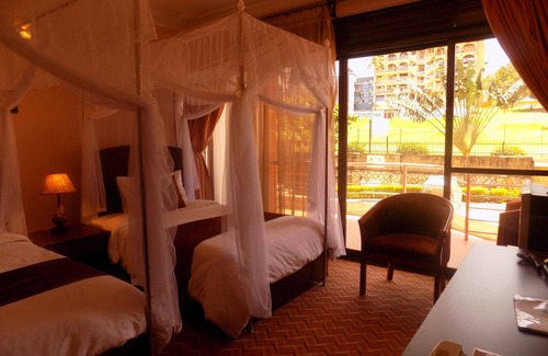 Entebbe Hotel | Entebbe Travelle'rs Inn