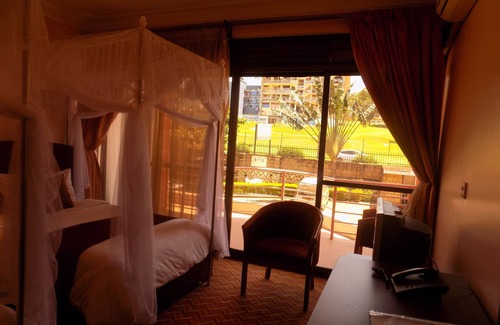 Entebbe Hotel | Entebbe Travelle'rs Inn