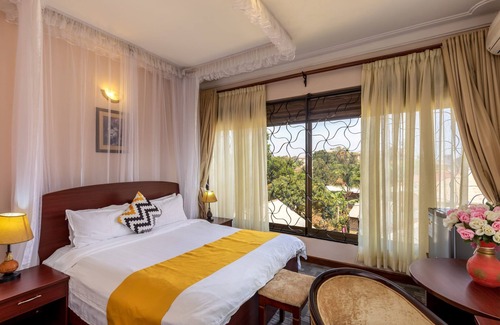 Entebbe Hotel | Entebbe Travelle'rs Inn