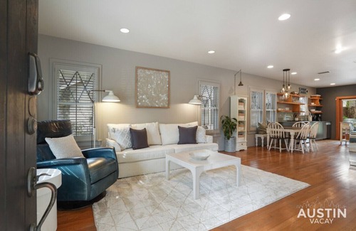 West Campus Casa | Entertaining Charmer w/ Outdoor Games + Putt-Putt!