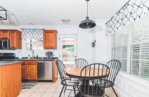 Knoxville Casa | Entertaining & Comfortable 3 Bedroom Home w/Outdoor Pool