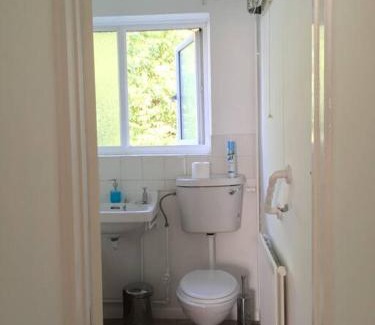 Wokingham Apartamento | Entire 2 bed apartment - Up to 4 guest - 10 min from station & town centre