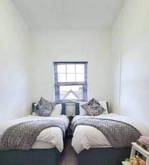 Riverside Apartamento | Entire 2 Bed Flat on 3rd floor near City Centre & Stadium