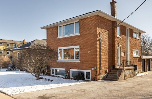 Fairfield Apartamento | ENTIRE 2 BEDROOM APARTMENT DOWNTOWN