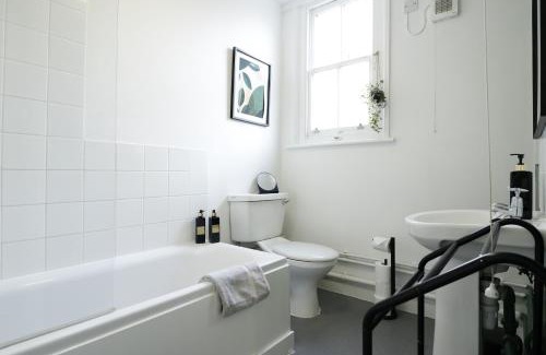 Colchester Apartamento | Entire 2-Bedroom Apartment in the bustling City Centre WIFI TRAIN & BUS STATION