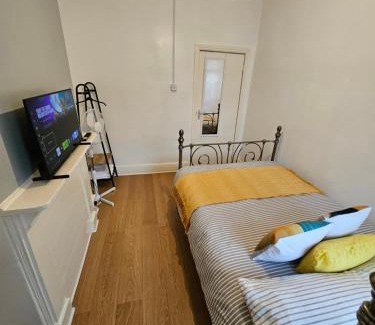 Riverside Apartamento | Entire 2 Bedroom Apartment City Centre & Stadium