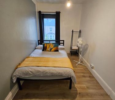 Riverside Apartamento | Entire 2 Bedroom Apartment City Centre & Stadium