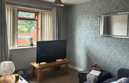 Oldbury Apartamento | Entire 2 bedroom house.