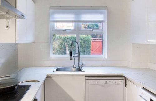 Barnet Casa | Casa completa de 2 habitaciones a 7 m de la estación