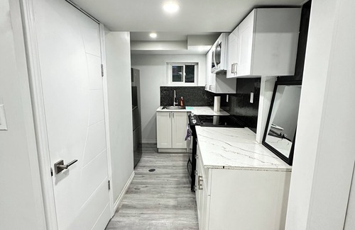 Kitchener Casa | Entire 2 Bedroom lower Unit, Kitchen+Wi-Fi+Laundry+Parking+Ventilated+Well Lit