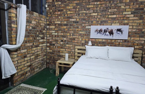 Tulbagh Otro | Entire 3~4 bed ++, Barnhouse at farm with 360 deg mountain views. Pet-Friendly!