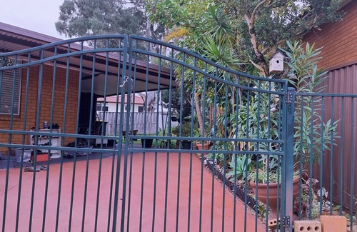 Sydney Casa | Entire 3 Bedroom - Fully fenced individual home in tranquil cul de sac