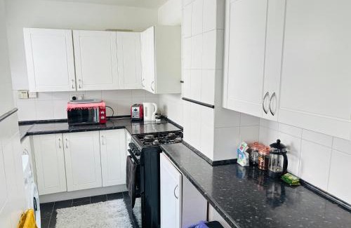Liverpool Casa | Entire 3 Bedroom House- FREE PARKING