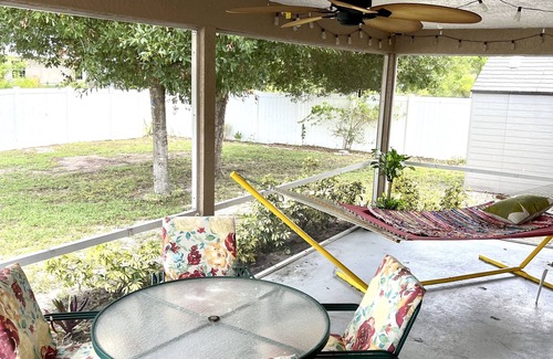 Port Saint Lucie Casa | Entire 3 bedroom home with fenced yard and screened porch !