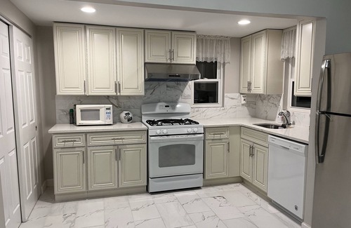 Gaithersburg Casa | Entire 3 bedrooms/2 bathrooms fence yard, near Costco, Sam's