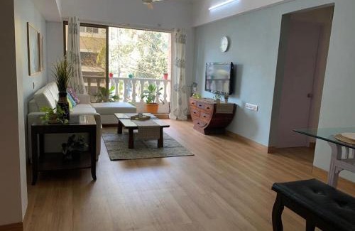 Bandra West Apartamento | Entire 3 BR apartment with Balconies Bandra