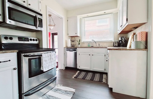 Harper Woods Casa | Entire 3 BR Home by St John's Hospital in Quiet area