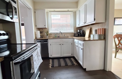 Harper Woods Casa | Entire 3 BR Home by St John's Hospital in Quiet area