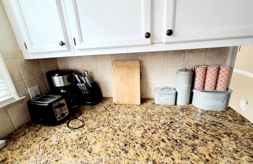 Harper Woods Casa | Entire 3 BR Home by St John's Hospital in Quiet area