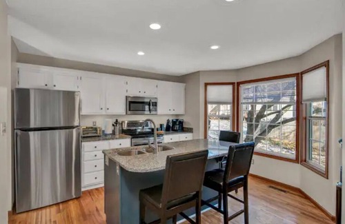 Southwest Topeka Casa | Entire 3-level, 3 BRM home w/King/Queen/Twin beds