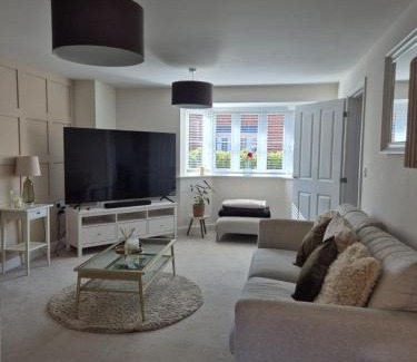 Brackley Casa | Entire 4 Bed House for Silverstone F1