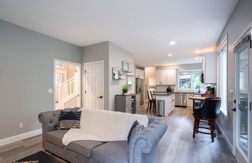 Southeast Eugene Casa | Entire 4-bedroom house, billiards and ping-pong, close to University of Oregon