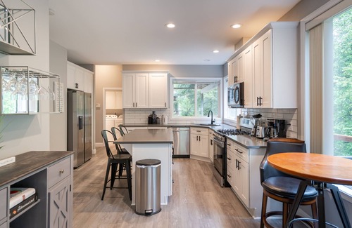 Southeast Eugene Casa | Entire 4-bedroom house, billiards and ping-pong, close to University of Oregon