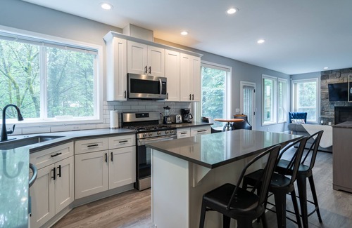 Southeast Eugene Casa | Entire 4-bedroom house, billiards and ping-pong, close to University of Oregon