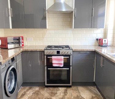 Liverpool Casa | Entire 4 bedroom House - EV POINT & FREE PARKING