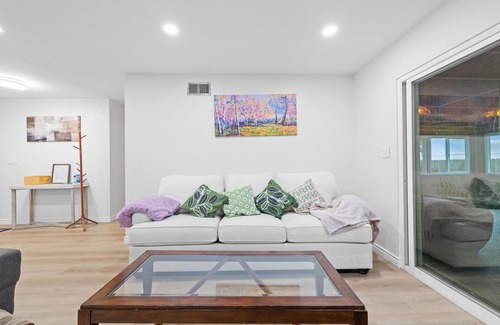 University City Casa | Newly Renovated Entire 4BR house + big backyard
